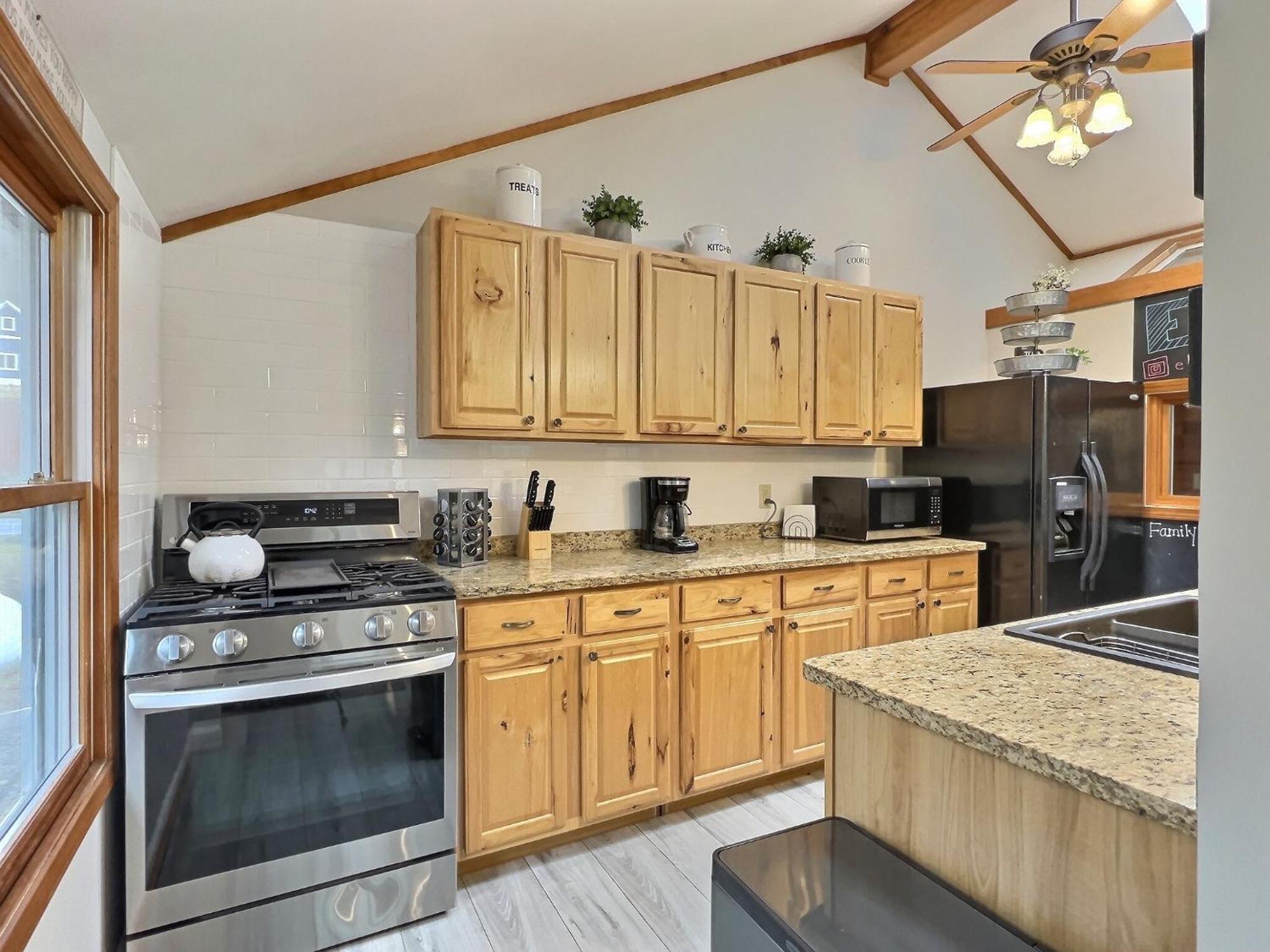 Maples Retreat - 2 Acres - Fireplace Еликотвил Екстериор снимка